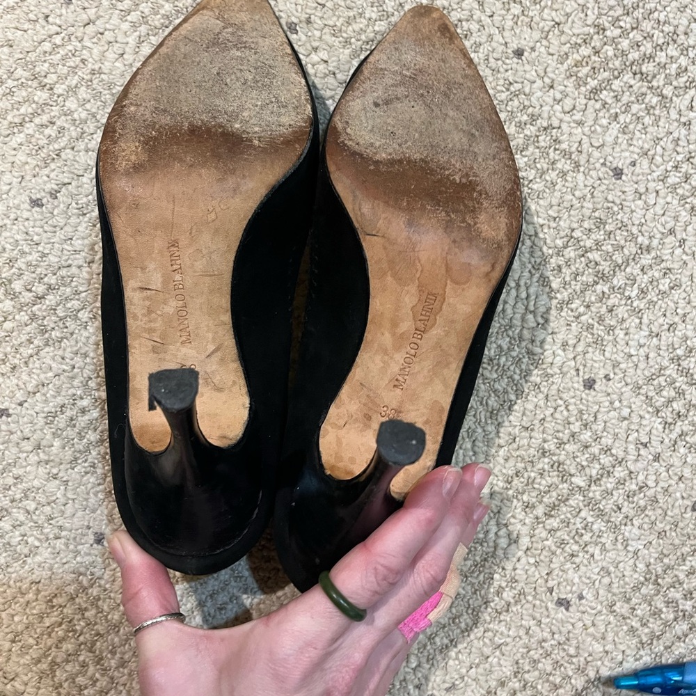 Manolo Blahnik Suede Pointed Toe Pumps. - Picture 5 of 15